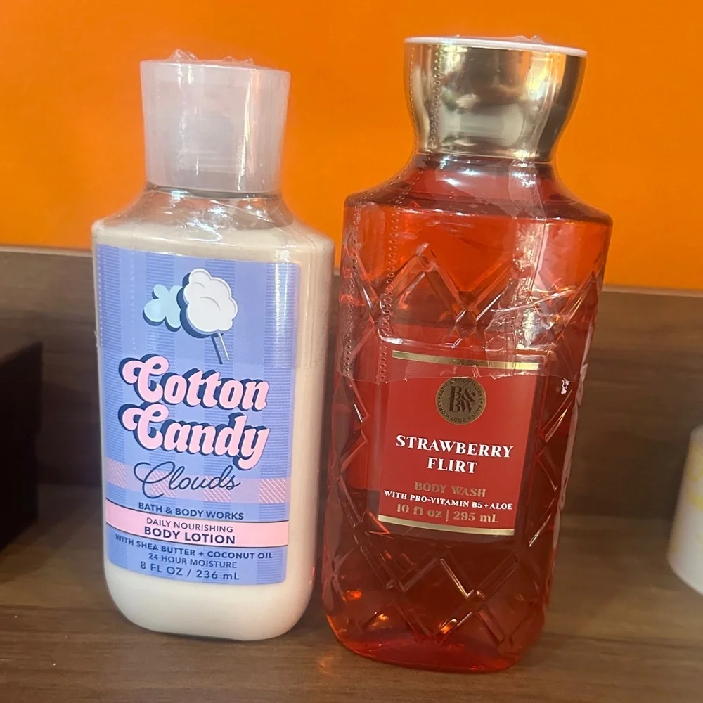 Bath & Body Works Strawberry Flirt Body Wash - Picture 3 of 4